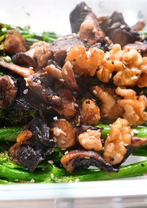 A picture of Mixed Veggies with Mushroom and Walnut.
