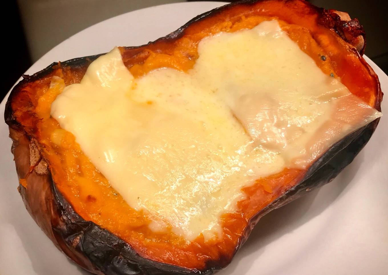 Calabaza rellena con champiñones,verdeo y salsa blanca