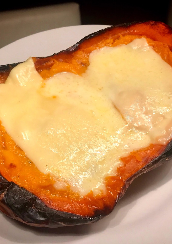 Una foto de Calabaza rellena con champiñones,verdeo y salsa blanca