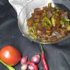 รูปของ Oseng kecap kikil-boncis (pedas manis)✨