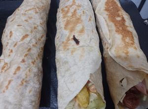 Una foto de Shawarmas caseras