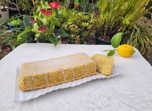 Una foto de Budín de limón y amapola