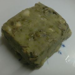 A picture of Mukimo- Kenyan potatoes and peas mash.