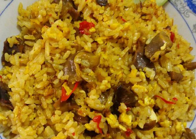 Resep Nasi goreng ampela saus tiram pedas oleh Rachmi Azzah - Cookpad