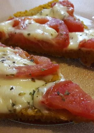 Una foto de Pizza rápida #sinharina y sin gluten, vegetariana