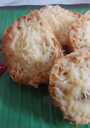 A picture of Garlic cheese bread.