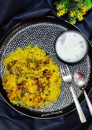 A picture of Chicken dum biryani.