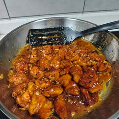 A picture of Orange Chicken (meal prep friendly).