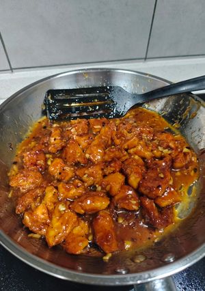 A picture of Orange Chicken (meal prep friendly).