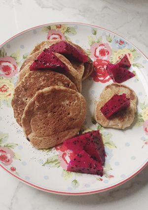 Foto resep Pancake banana oat + buah naga diet pcos