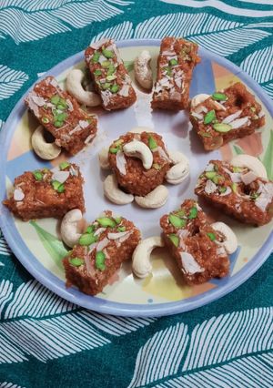 डोडा बर्फी (Dodha Burfi Recipe in Hindi) रेसिपी मुख्य फोटो