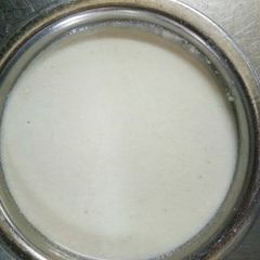 A picture of White gravy.