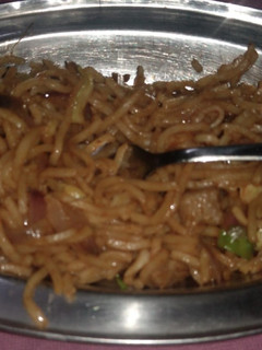 चाऊमिन (chowmein recipe in hindi) रेसिपी मुख्य फोटो