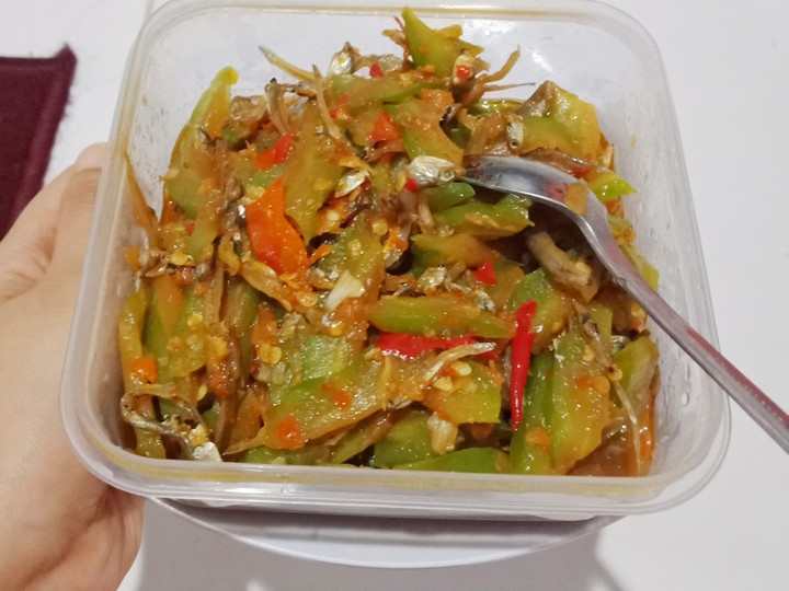 Langkah Mudah untuk Membuat Tumis pare teri pedas, Enak Banget