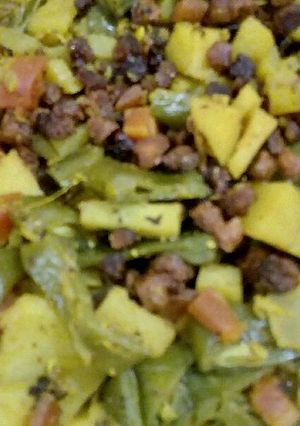 A picture of Sim aloo sabjhi.