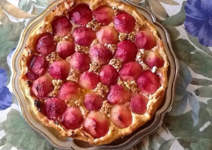 Tarte « rose » aux pêches de vigne et crème d amandes