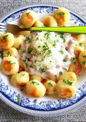 Pirított burgonyagombóc carbonara mártással🥣 recept fotója
