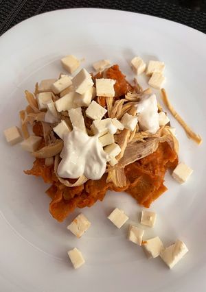 Una foto de Chilaquiles atamalados