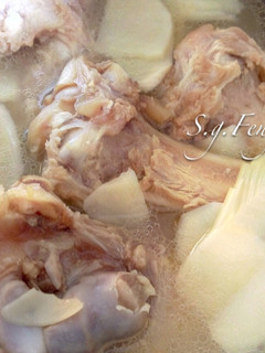 綠竹筍大骨湯 的食譜成品照片