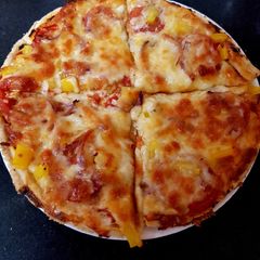 A picture of My little Alfrado Pizza with 2 Cheese & Tomato 😘.