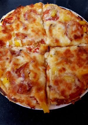 A picture of My little Alfrado Pizza with 2 Cheese & Tomato 😘.