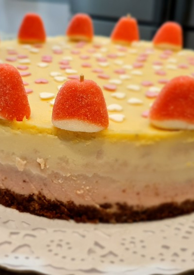 Una foto de Tarta de fresas y chocolate blanco