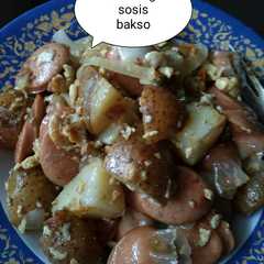 A picture of Sosis campur.