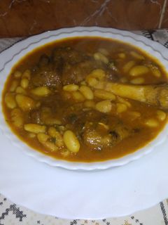 صورة لوصفة لوبيا بيضاء بكرعين الخروف (الكوارع)