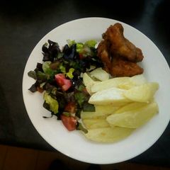 A picture of Quick lunch of Chips and Green salad.