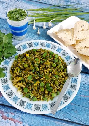 ગ્રીન ગાર્લિક તવા પુલાવ (Green Garlic Tawa Pulao Recipe In Gujarati) રેસીપી મુખ્ય ફોટો