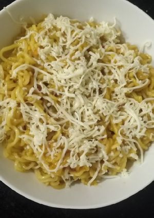 ચીઝ મેગી(Cheese maggi Recipe in Gujarati) રેસીપી મુખ્ય ફોટો