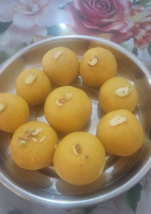 લીસા લાડુ(બેશન લાડુ) રેસીપી મુખ્ય ફોટો