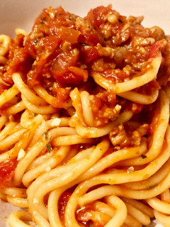 Una foto de Espaguetis con carne 🤤