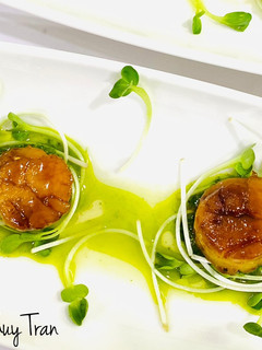 Hình của món Còi Sò Điệp Áp Chảo - Sốt Chimichurri.