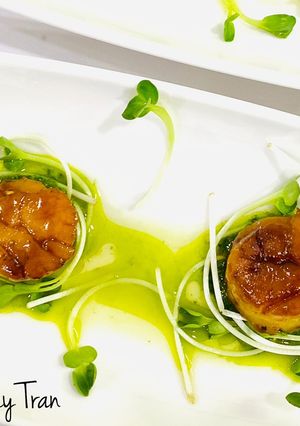 Hình của món Còi Sò Điệp Áp Chảo - Sốt Chimichurri.