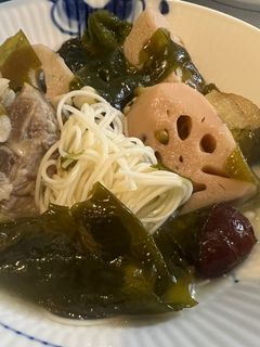 綠薏蓮藕排骨湯麵線 的食譜成品照片