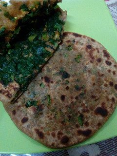 मूली पत्ते के पराठा (Muli patte ke paratha recipe in hindi) रेसिपी मुख्य फोटो