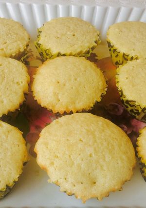 A picture of Vanilla Cup cakes.