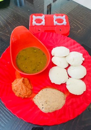 A picture of Idli.