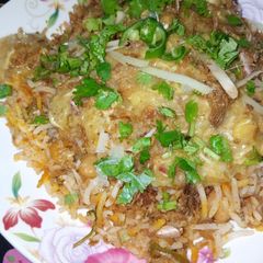 A picture of Haleem Choley Chawal.