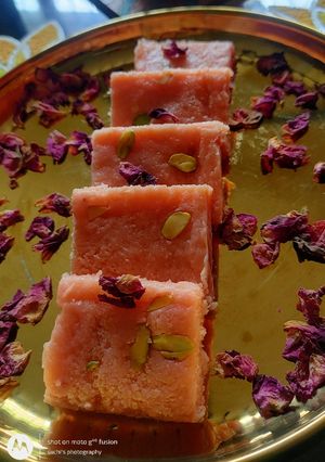 A picture of Rose Coconut Burfi.