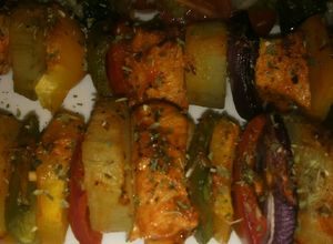 Una foto de *Brochette de Pollo y Verduras*