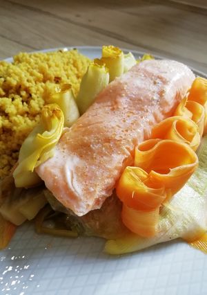 Une photo de Papillote de saumon et légumes de saison