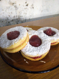Una foto de Masitas secas con mermelada (lunettes)