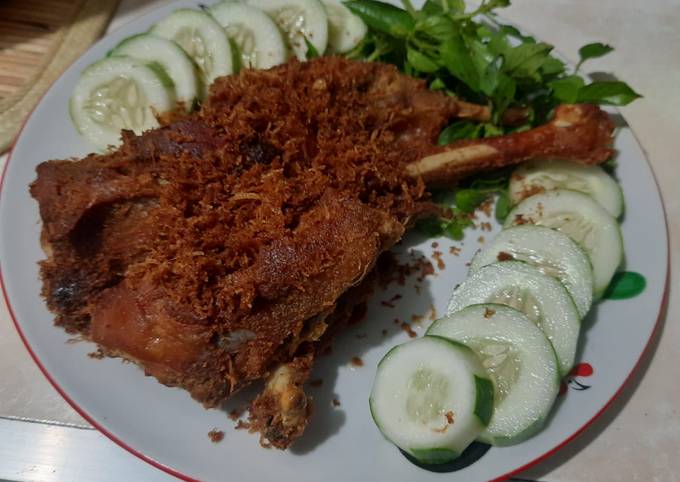 Ayam goreng serundeng