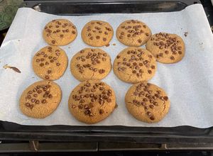 Una foto de Galletas de Harina de Almendras con nueces / chips de chocolate