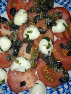 Una foto de Ensalada de Tomate con Mozzarella