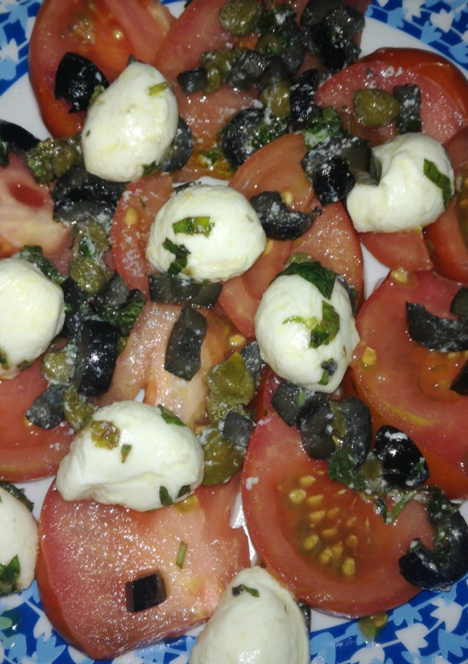 Una foto de Ensalada de Tomate con Mozzarella