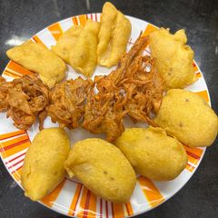 A picture of Bhajiya Platter.