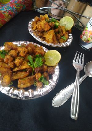 A picture of Aloo Kabuli Chana Chaat.